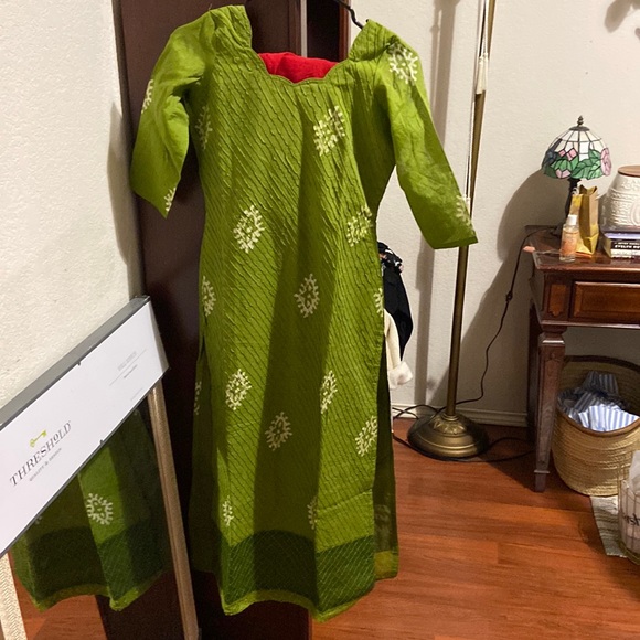 Indian dress suit - Picture 1 of 3